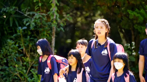 吳映潔重回小學三年級 面對同學招架不住崩潰了