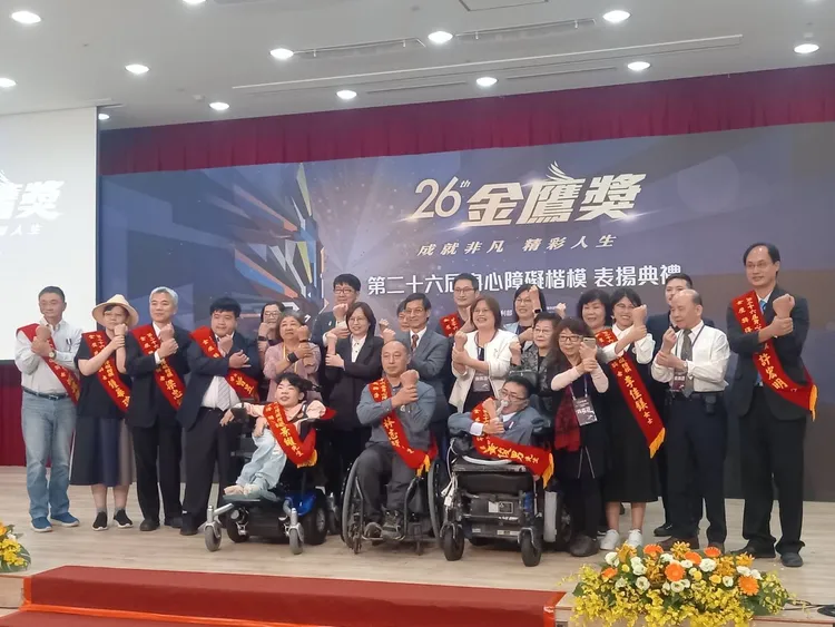 許宏明榮獲今年「第26屆身心障礙楷模金鷹獎」。高榮提供。高榮提供