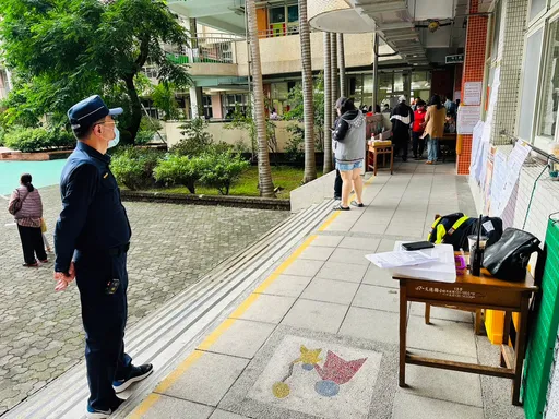 2電視台記者強行進投票所拍攝 講不聽的下場恐違《選罷法》最重可罰30萬