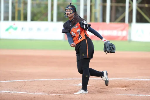 企業女壘∣柯夏愛完封黃蜂　嘉南鷹總冠軍戰扳回一城