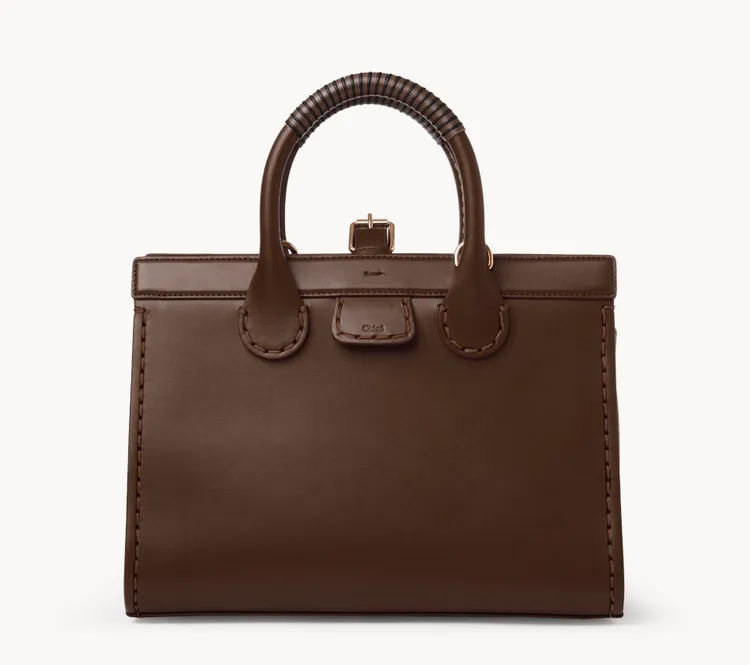 Chloé Edith 摩卡棕中型肩背手提兩用托特包，8萬300元。品牌提供