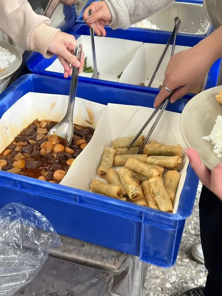 網友力挺這樣的菜色其實很佛心。翻攝爆怨2公社