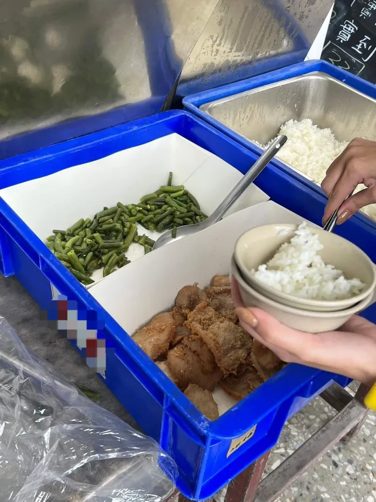 菜色有青菜也有肉。翻攝爆怨2公社