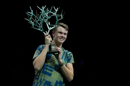 又一新星誕生!丹麥19歲小將擊敗喬克維奇  奪巴黎大師賽冠軍寫神紀錄