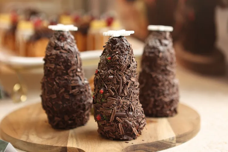 「星夜聖誕可頌塔」外型猶如一顆聖誕樹。翁玉信攝