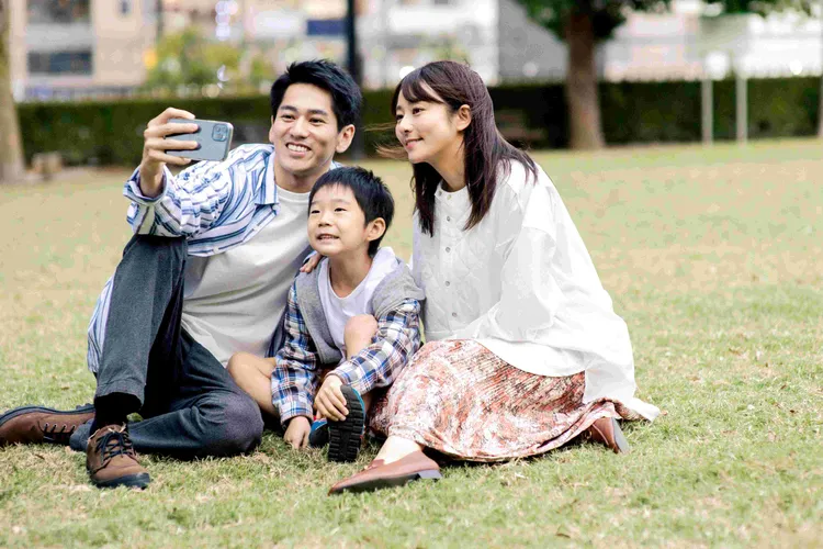 永山絢斗（左）在《還有愛的日子》深情靦腆，該片並勇奪日本TAMA電影獎最佳影片大獎。海鵬提供