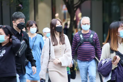 XBB、BQ.1很會傳!專家押明年初「這天」後疫情升溫 疾呼大型集會勿脫罩