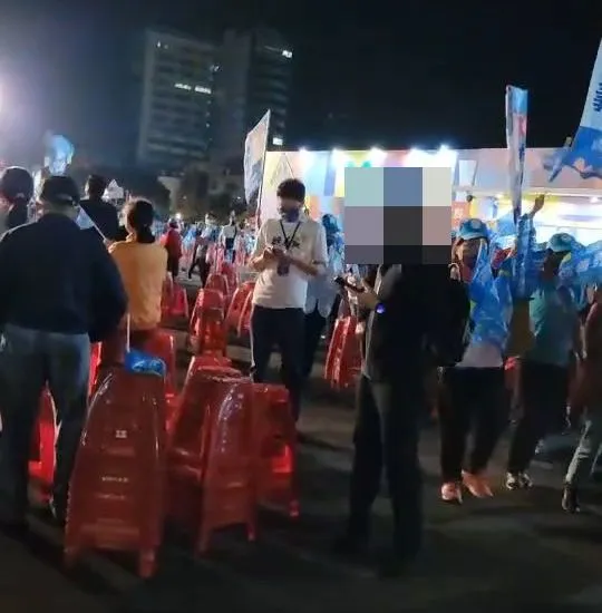疑對手陣營派人混入會場拍攝空椅。張善政競辦提供