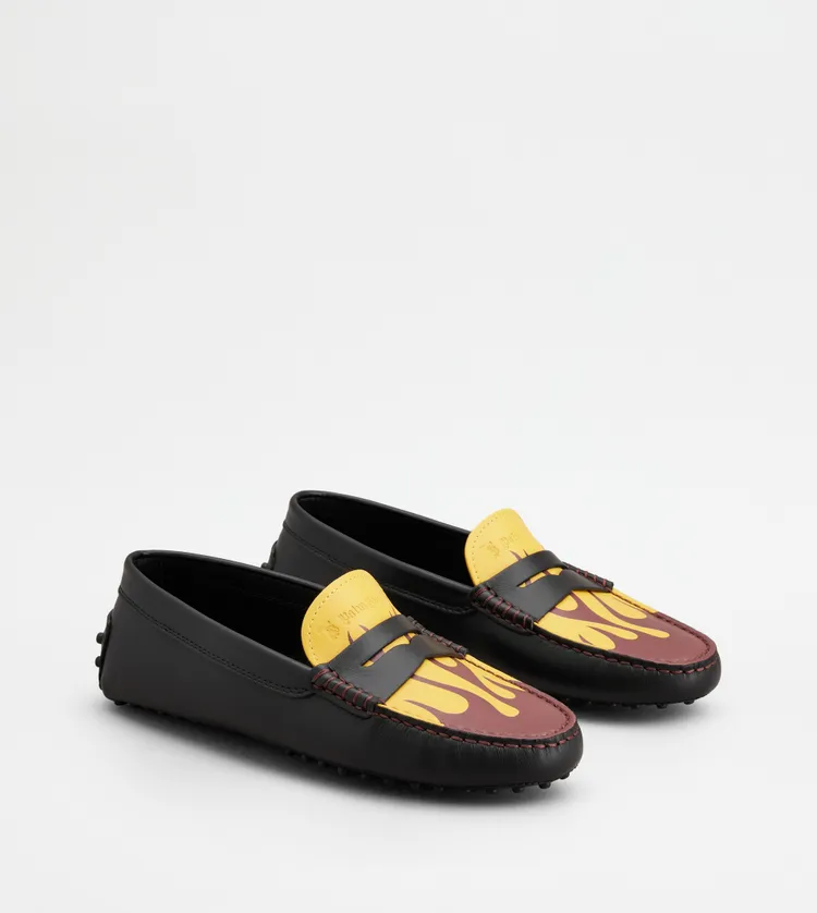 TOD’S x 8 MONCLER Palm Angels Gommino黑色豆豆鞋，2萬1300元。品牌提供