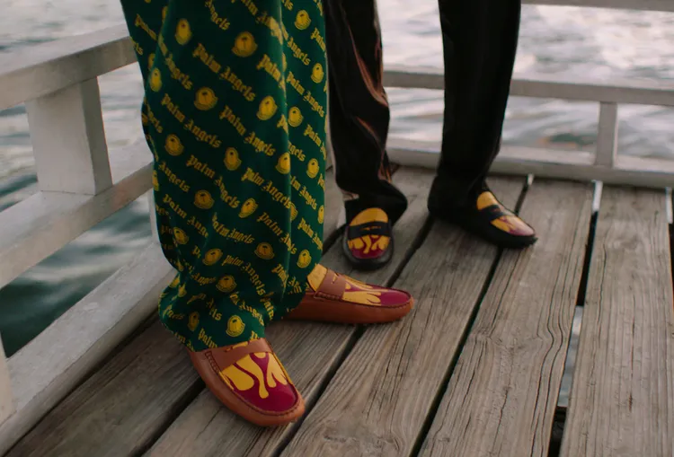 Palm Angels創意總監Francesco Ragazzi以融入美式精神的獨特美學，賦予TOD’S標誌性Gommino豆豆鞋和W.G.靴款截然不同的面貌。品牌提供