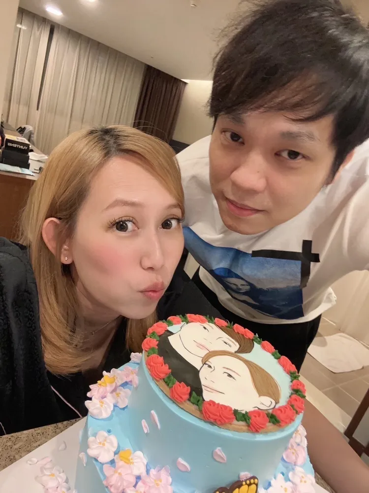 瑪菲司與老公一起飛往韓國。Halo Mavis國際連線提供