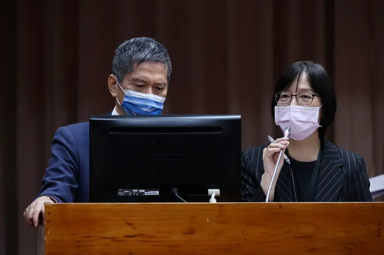 滿18歲爽領文化禮金1200元。林林攝