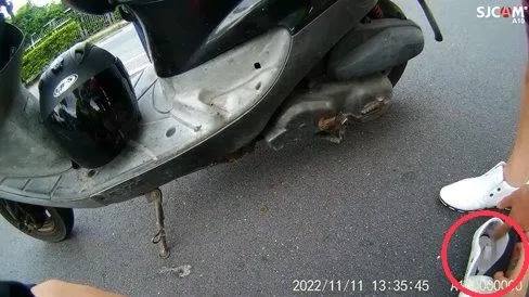 警方在許男鞋墊內查獲毒品海洛因。翻攝畫面