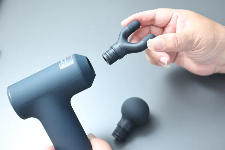 三個按摩頭插拔簡易，不會太緊拔不出，或太鬆易掉落。翁玉信攝