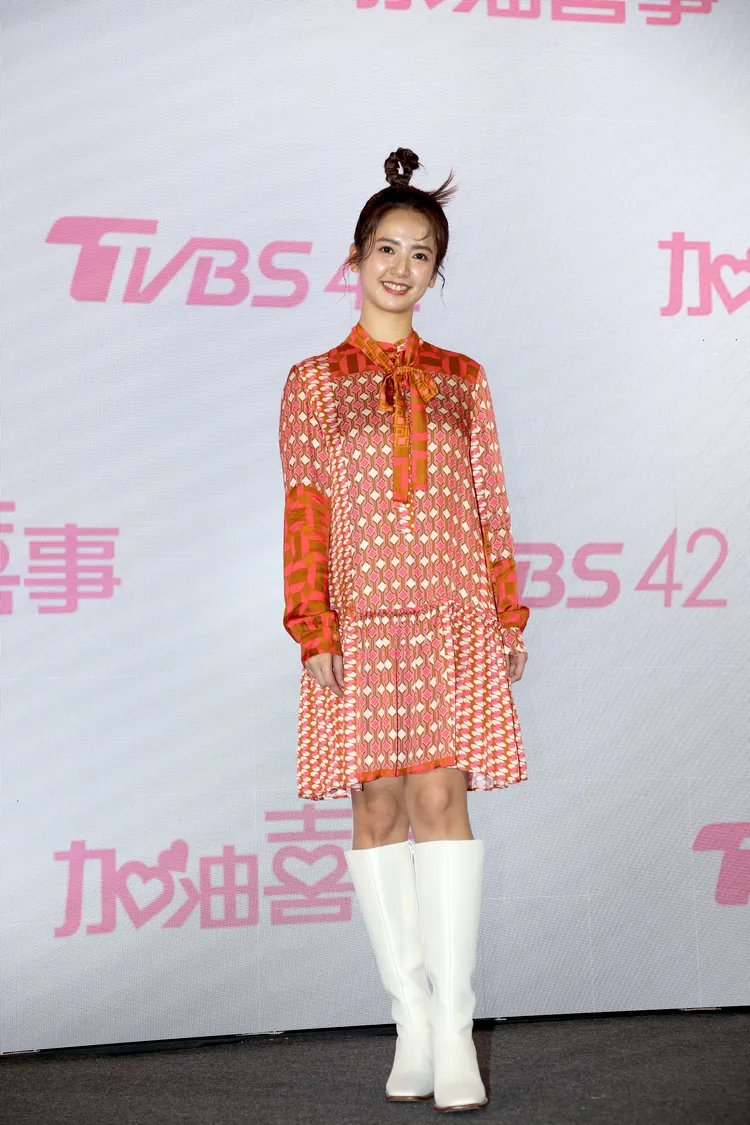 臧芮軒依舊神似林依晨。