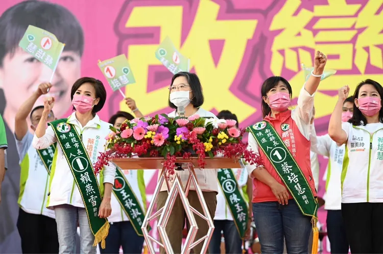 蔡英文拜託大家票投蔡培慧，拼這一局，一起翻轉南投。蔡培慧競選團隊提供