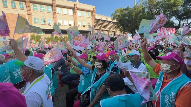 造勢活動現在場聚集5000民眾。田兆緯攝