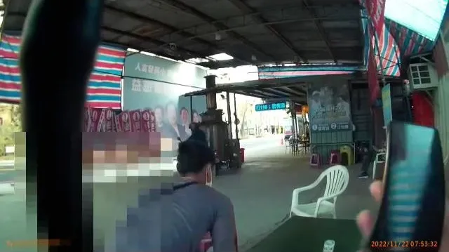 阮男突然爬腿狂奔意圖逃逸。土城警分局提供