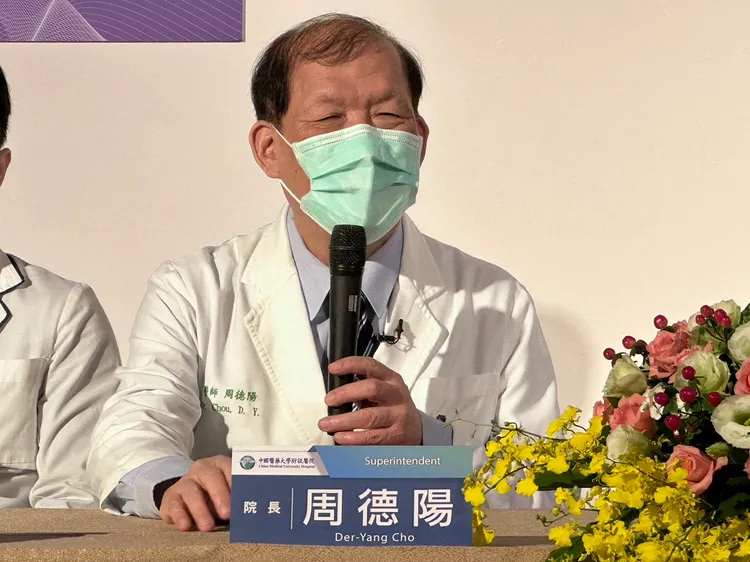 中國醫藥大學附設醫院總院長周德陽表示，未來找泌尿系統疾病或癌症只要透過非侵入性尿液檢測就可找出病因。中國附醫提供