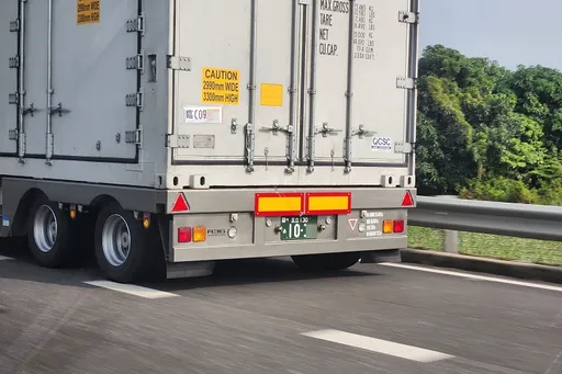 詭異！「日本貨車」開上台灣國道？　神人曝：看到它最好閃遠點