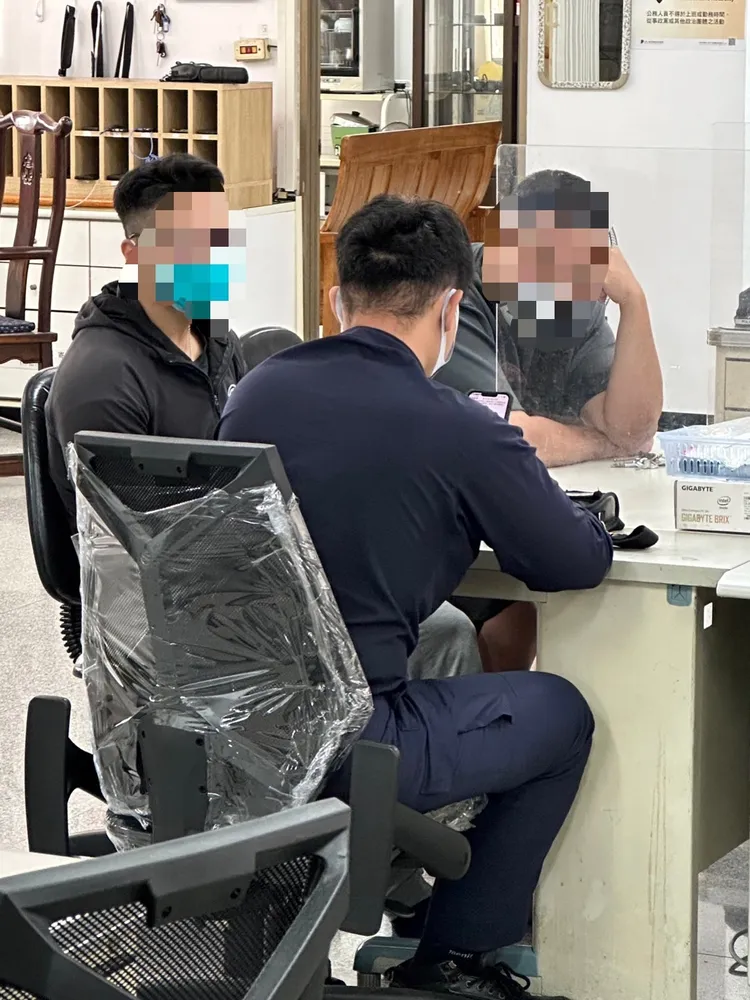 肌肉男被警傳喚到案說明。警方提供