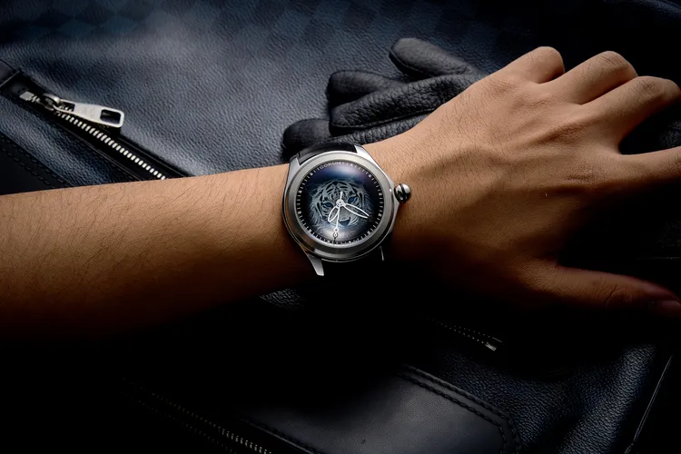 Bubble 47 Tiger暗夜猛虎自動上鍊腕錶，限量222只，14萬7000元。品牌提供