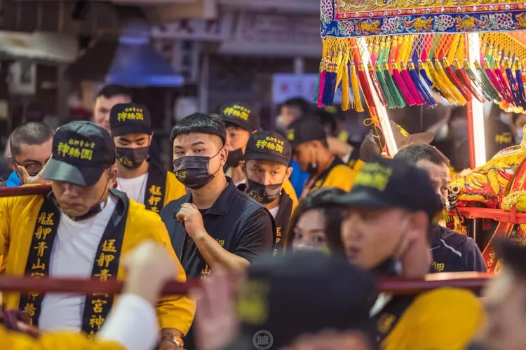 陳柏陽(中)突然車禍過世，讓許多親友感到錯愕，悲慟不捨。攝自陳男FB