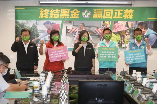 偕宜苗投候選人「終結黑金」 蔡英文喊話:換黨換人做做看