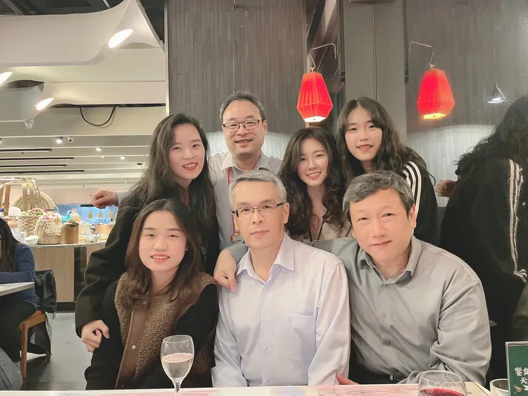 陳紫渝（後排右2）是家中獨生女，成員雖然簡單，但是關係非常緊密。陳紫渝提供