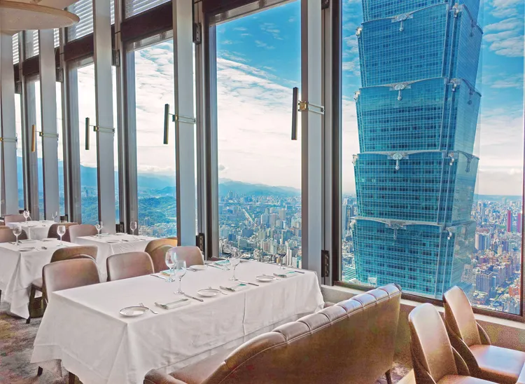 Smith & Wollensky位於信義區微風南山47樓，擁有絕佳景緻。業者提供