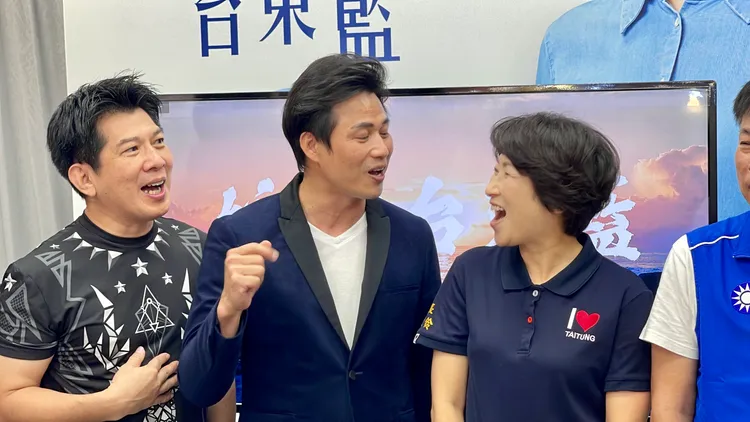 陳國華對饒慶鈴的歌聲讚譽有加。古和純攝