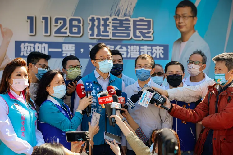 張善政回擊今天平鎮車站路段地下化工程開工只是選舉動作。張善政競辦提供