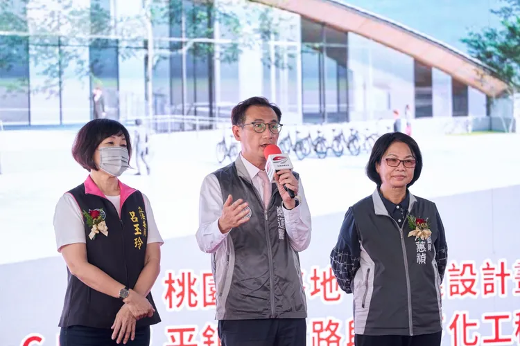 鄭運鵬稱是透過他協調桃園鐵路地下化工程，市府800億負擔降至200億。鄭運鵬競辦提供