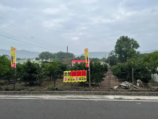 台南選舉|競選布條遭竄改破壞 議員候選人報警處理