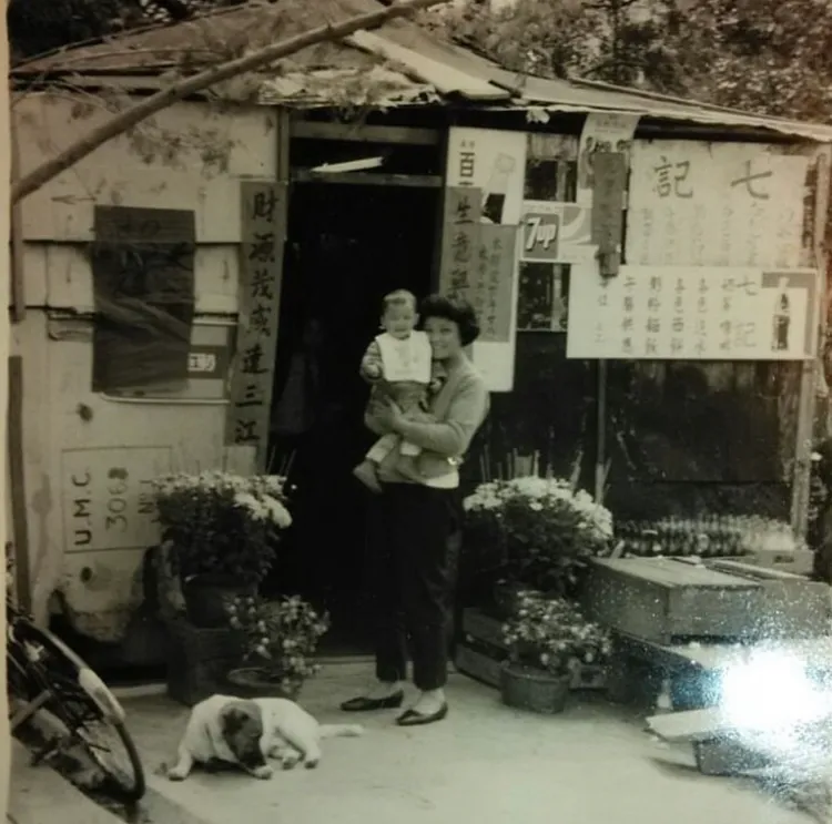 周慧敏曾曬出小時候的住家舊照。翻攝周慧敏IG