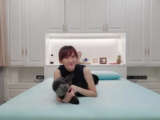 主播劉芯彤火速換床墊拒跟尪舊愛滾同張床 酸汪小菲「承諾只做一半叫失信」