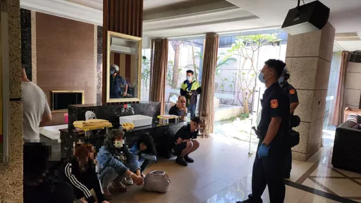 朋友被軟禁成豬仔！新北警赴摩鐵查緝　逮開毒趴6男女