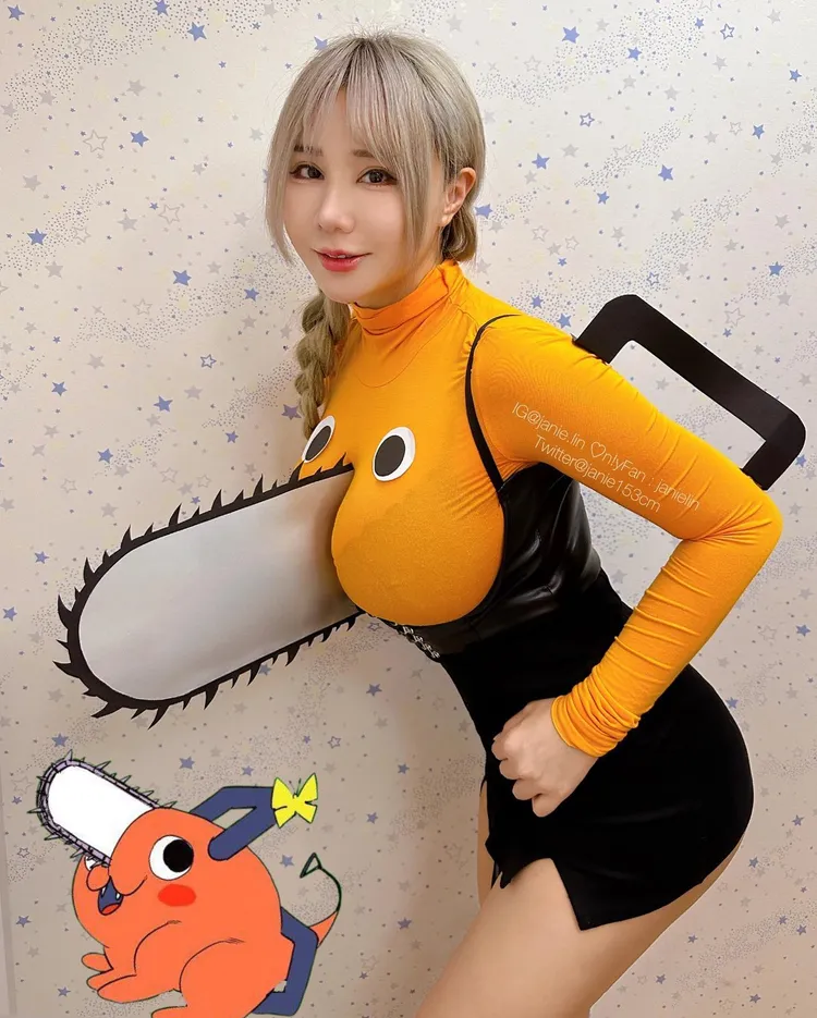 「泥泥學姊」靠自己傲人的身材夾出了波奇塔。翻攝IG/janie.lin