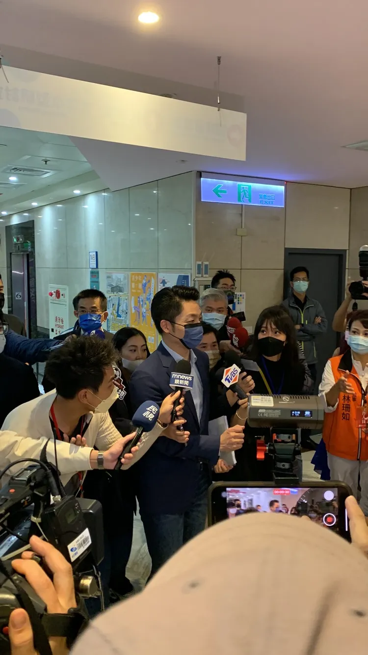 蔣萬安今晚最後出場談教育政見要減輕教師工作量。讀者提供