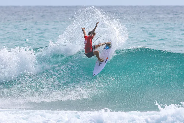 台灣國際衝浪公開賽男女積分賽。台東縣府提供