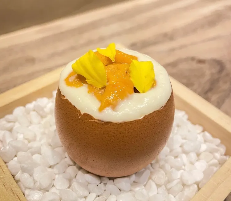 「大閘蟹/白花椰菜/馬糞海膽」是法魂日料的極致呈現。業者提供