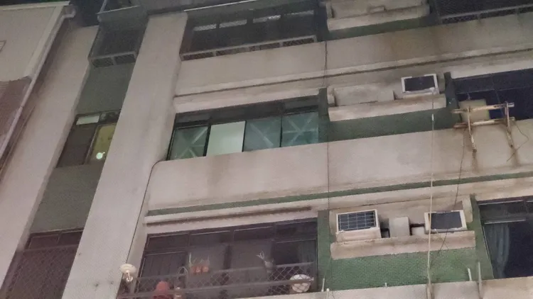 吳男謊報公寓4樓有人開槍。王勇超攝