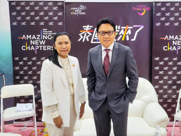 泰國觀光局亞洲及南太平洋國際市場副局長Mr. Tanes Petsuwan（右）與泰觀局台北辦事處處長丁蓉采(Mrs. Duangjai Kanteeranon)合影。田欣雲攝