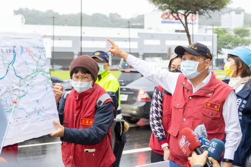 國1汐止段走山波及市區交通 侯友宜勘察籲搶修工程加速