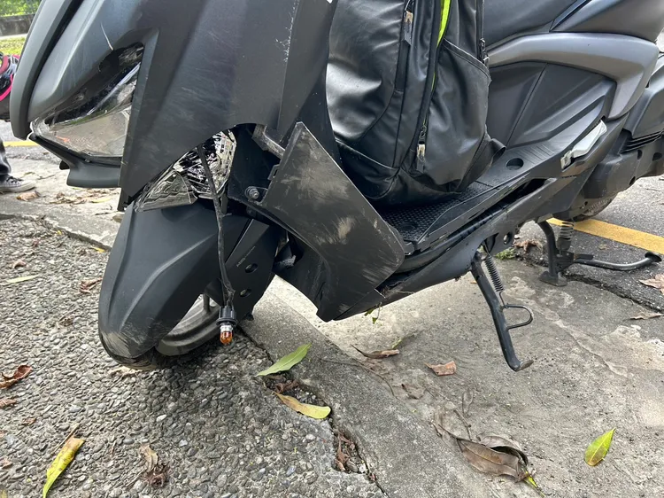 車頭毀損嚴重。翻攝畫面