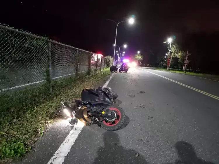 去年同一天東華大學曾發生大二女學生自撞身亡事故。翻攝畫面