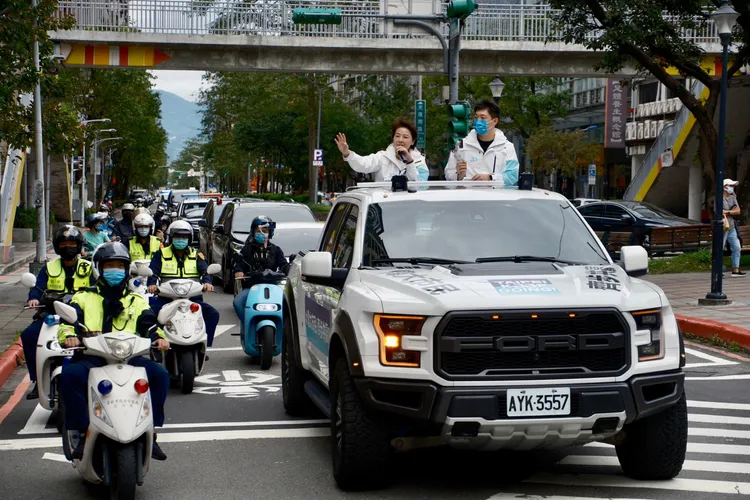 黃珊珊進行車掃謝票。陳志淵攝
