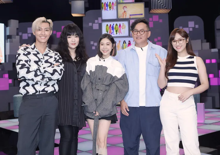 炎亞綸（左起）、唐綺陽、范乙霏、詹姆士、吳姍儒日前一起錄影。公視提供