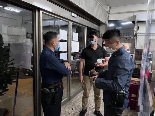 皮夾遺落小黃內 南警10分鐘找回