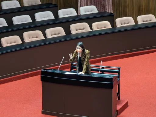 蘇貞昌「公堂之上提老母」　鄭麗文怒嗆：是在囂張什麼？